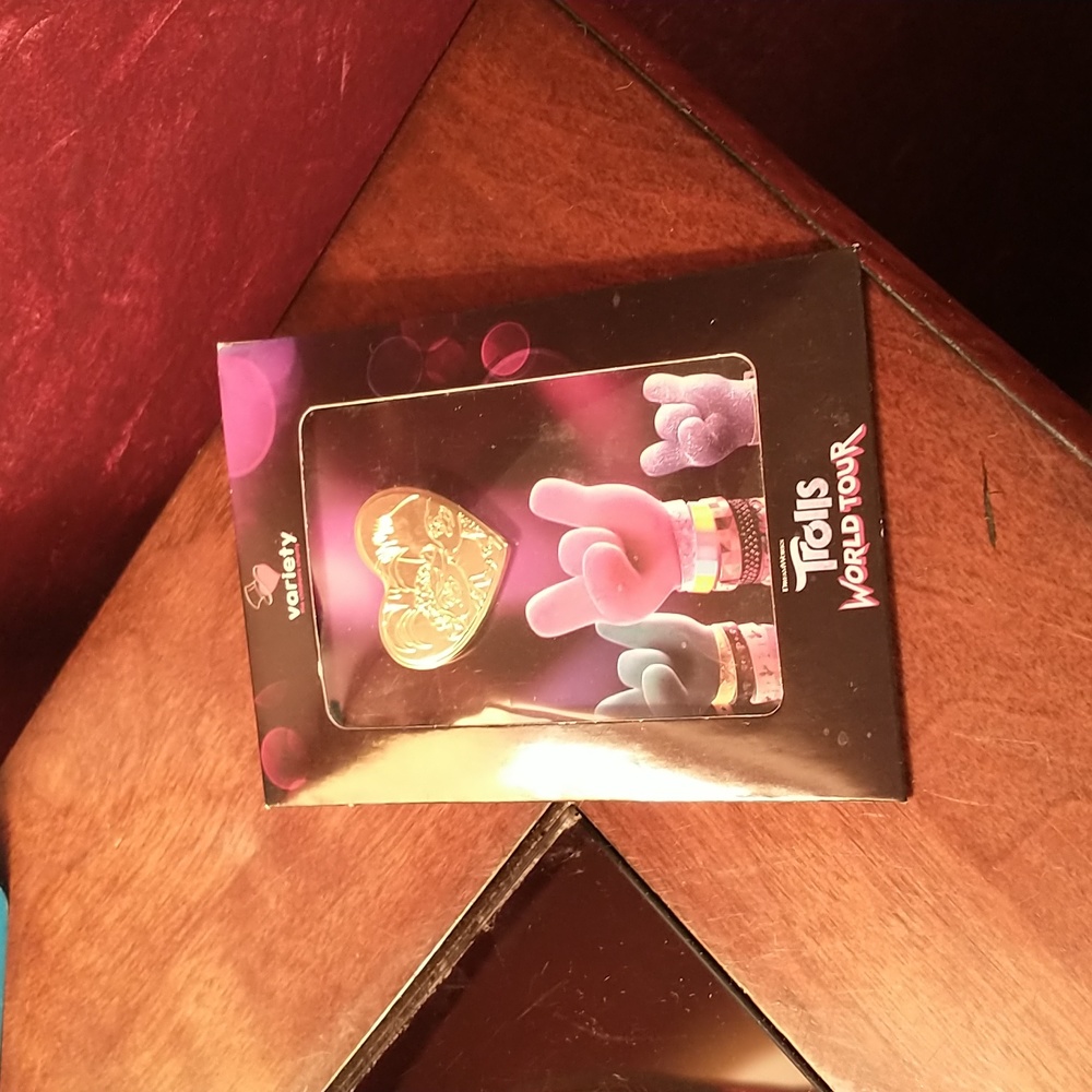 Trolls World Tour Pin - Gold Heart Lapel Pin